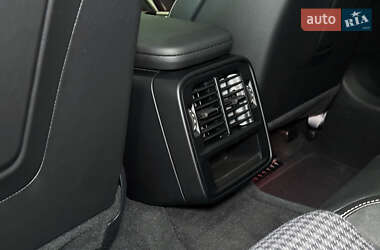 Седан Porsche Taycan 2024 в  фото 23 Седан Porsche Taycan 2024 в