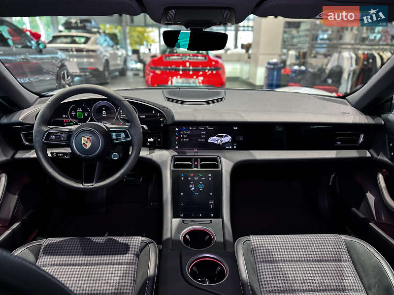 Седан Porsche Taycan 2024 в Одессе