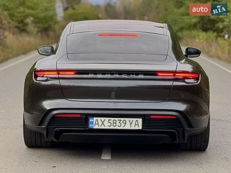 Седан Porsche Taycan 2020 в Києві