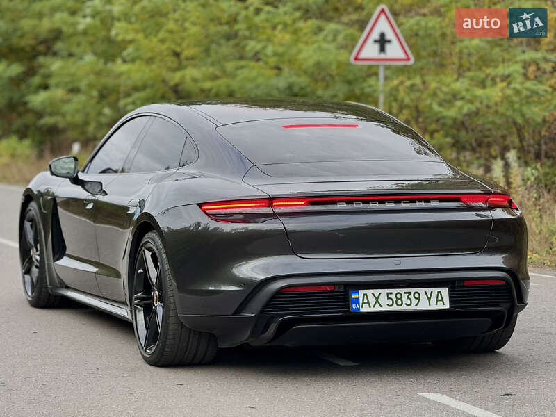 Седан Porsche Taycan 2020 в Києві