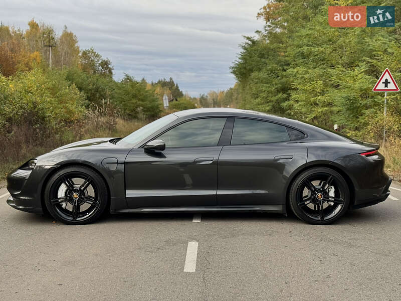 Седан Porsche Taycan 2020 в Києві