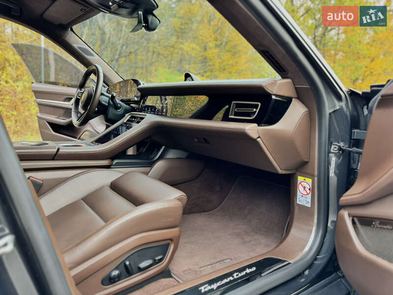 Седан Porsche Taycan 2020 в Києві