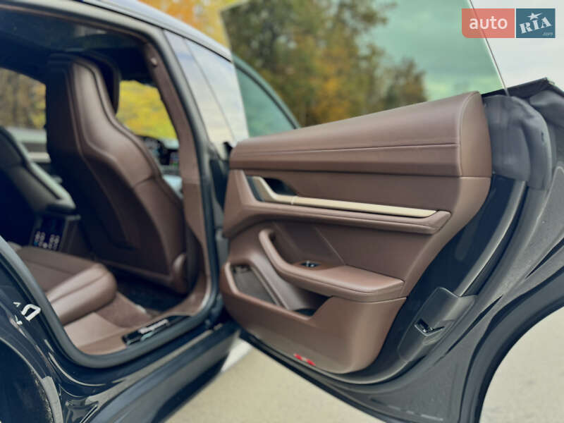 Седан Porsche Taycan 2020 в Києві