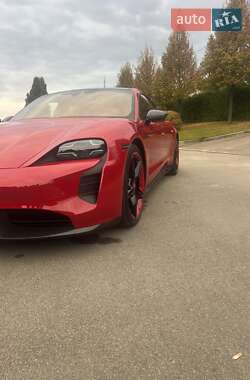 Седан Porsche Taycan 2023 в 