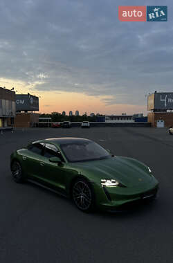Седан Porsche Taycan 2022 в Киеве