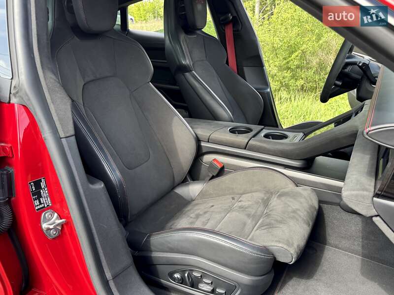 Седан Porsche Taycan 2022 в Києві