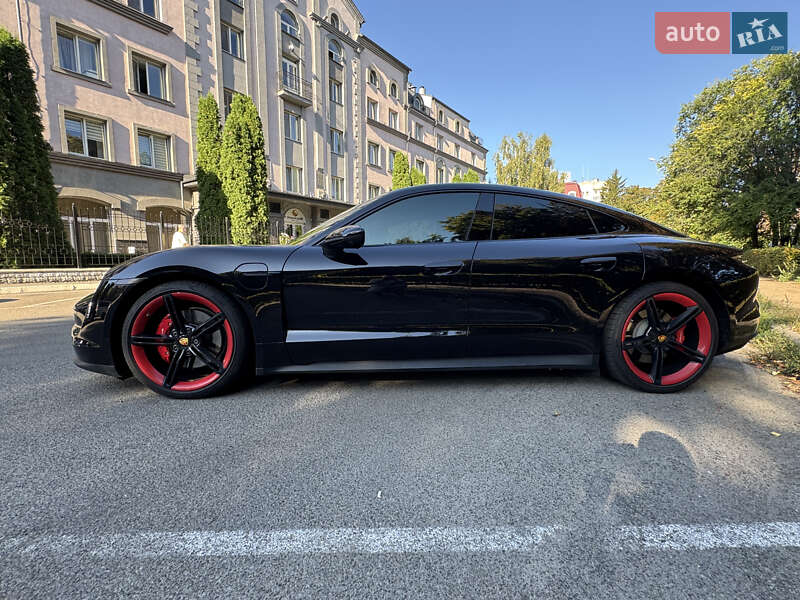 Седан Porsche Taycan 2020 в Киеве