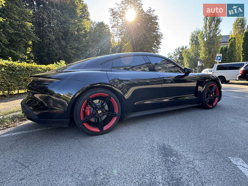 Седан Porsche Taycan 2020 в Киеве