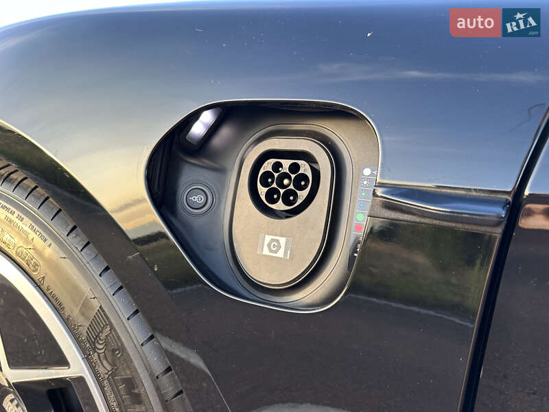 Седан Porsche Taycan 2024 в Києві фото 31 Седан Porsche Taycan 2024 в Києві