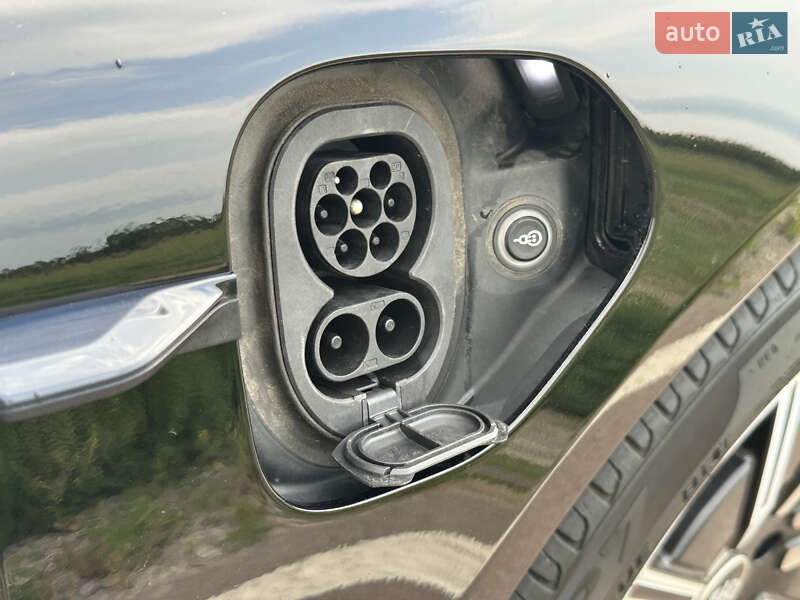 Седан Porsche Taycan 2025 в Києві фото 34 Седан Porsche Taycan 2025 в Києві