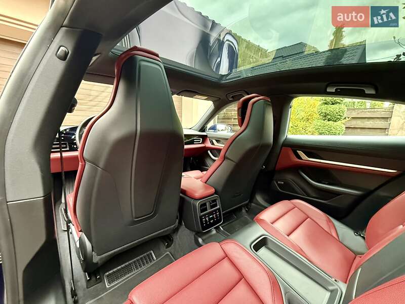 Седан Porsche Taycan 2020 в Ровно
