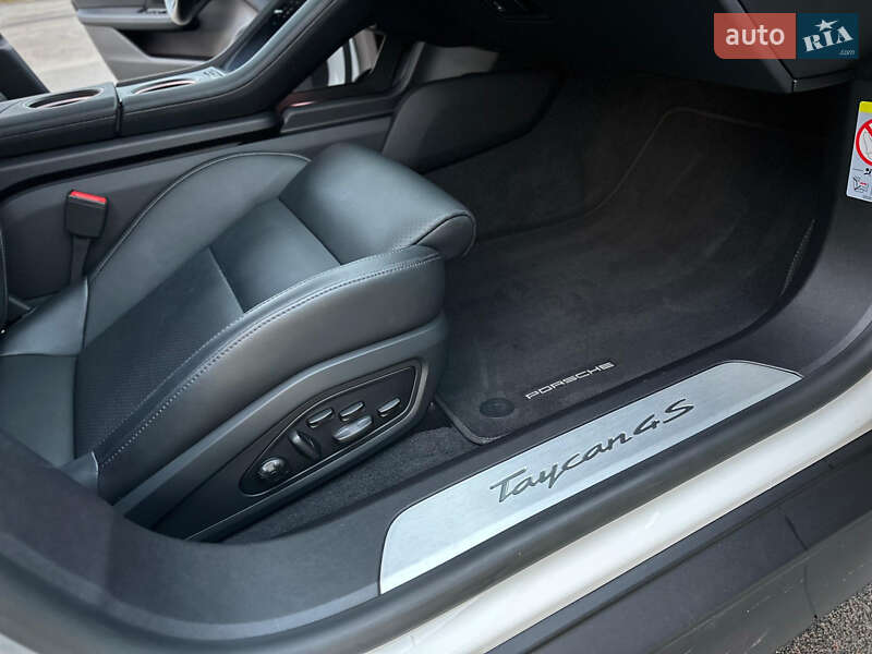 Седан Porsche Taycan 2023 в Киеве фото 58 Седан Porsche Taycan 2023 в Киеве