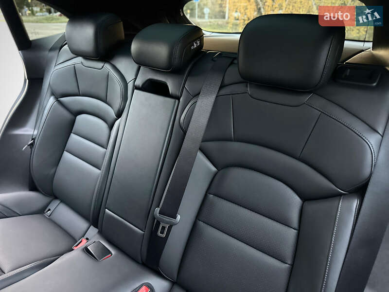 Седан Porsche Taycan 2023 в Киеве фото 70 Седан Porsche Taycan 2023 в Киеве