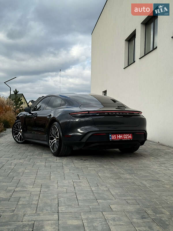Седан Porsche Taycan 2022 в Луцке