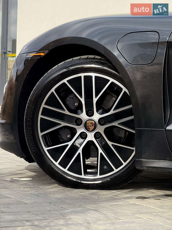 Седан Porsche Taycan 2022 в Луцке