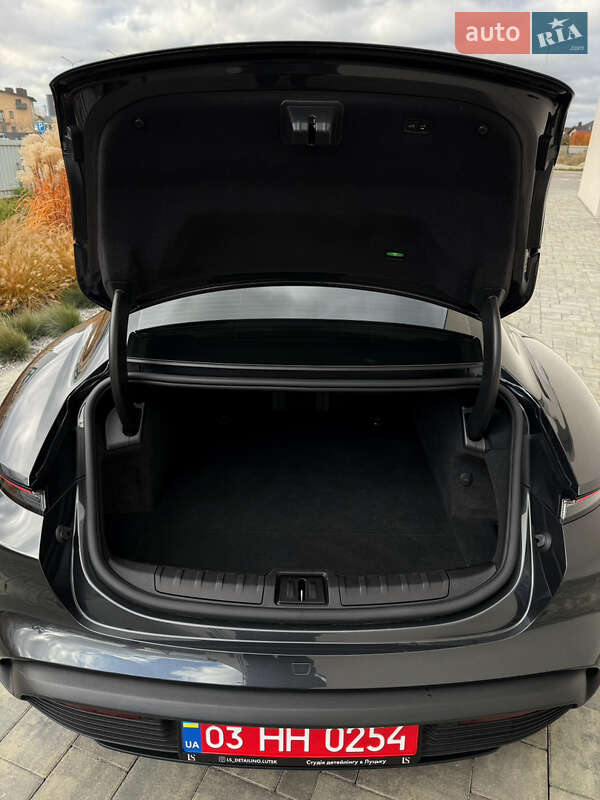 Седан Porsche Taycan 2022 в Луцке