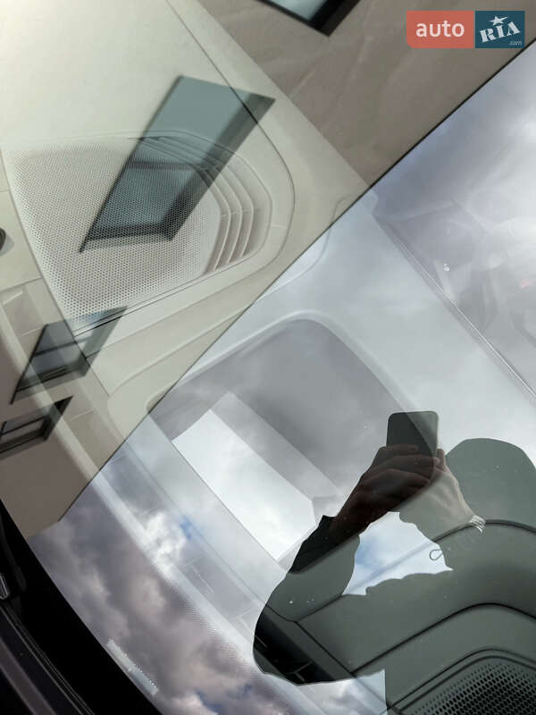 Седан Porsche Taycan 2022 в Луцке