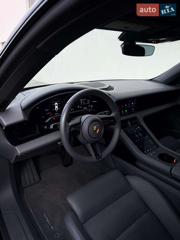 Седан Porsche Taycan 2022 в Луцке