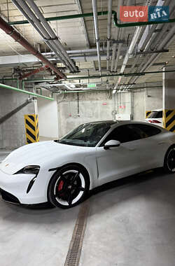 Седан Porsche Taycan 2020 в Киеве