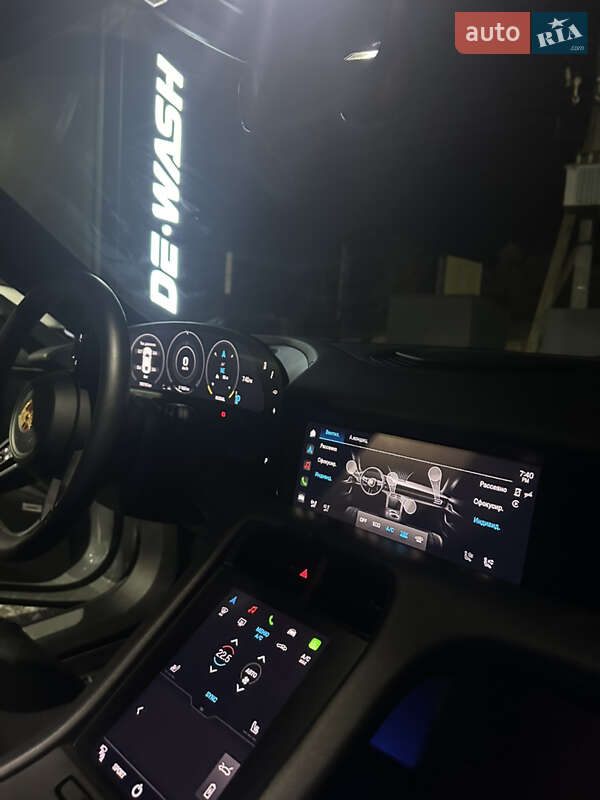 Седан Porsche Taycan 2020 в Киеве
