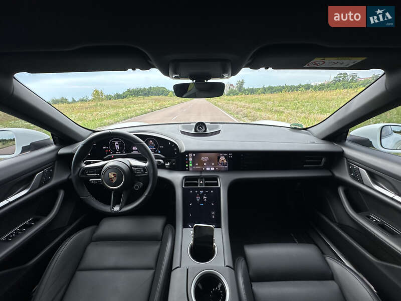 Седан Porsche Taycan 2025 в Киеве
