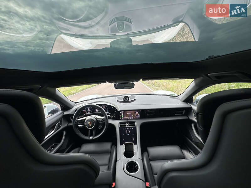 Седан Porsche Taycan 2025 в Киеве