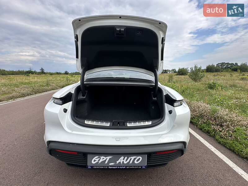 Седан Porsche Taycan 2025 в Киеве