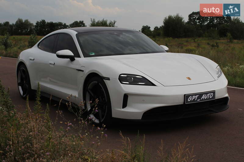 Седан Porsche Taycan 2025 в Киеве