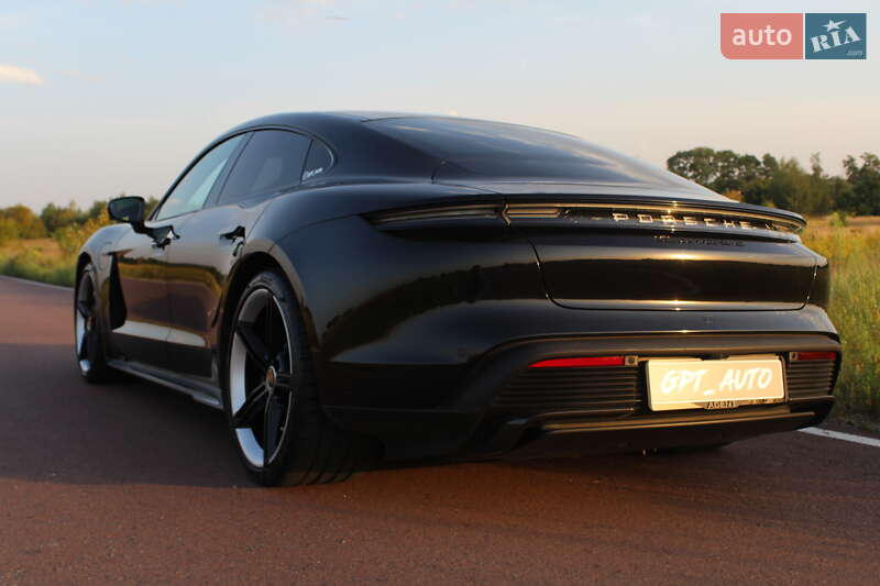 Седан Porsche Taycan 2021 в Києві