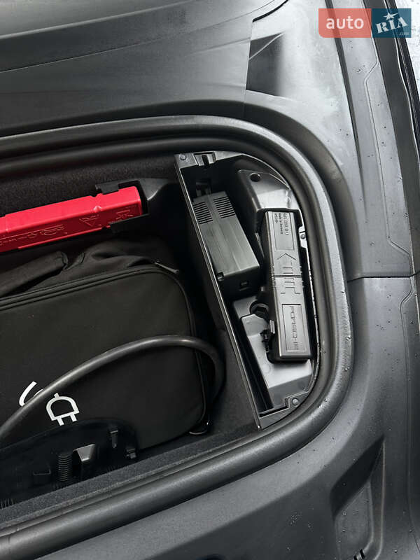 Седан Porsche Taycan 2021 в Тернополе фото 11 Седан Porsche Taycan 2021 в Тернополе