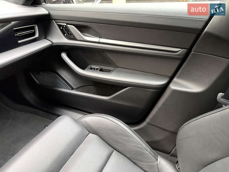 Седан Porsche Taycan 2019 в Киеве фото 20 Седан Porsche Taycan 2019 в Киеве