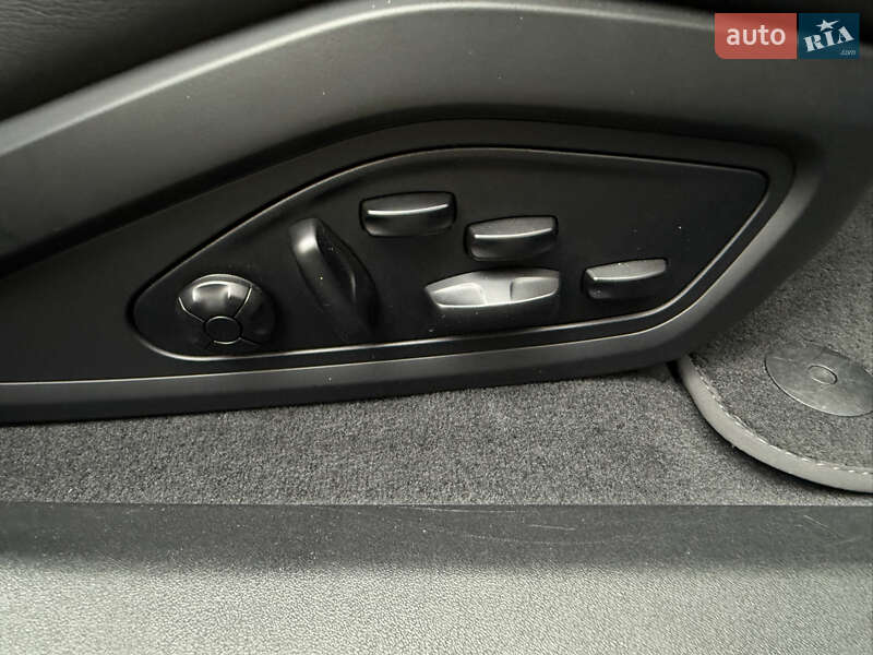 Седан Porsche Taycan 2019 в Киеве фото 30 Седан Porsche Taycan 2019 в Киеве