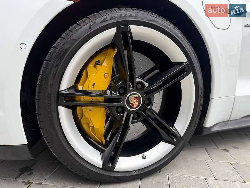 Седан Porsche Taycan 2020 в Луцке