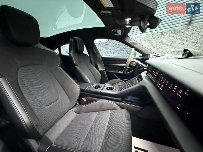 Седан Porsche Taycan 2020 в Луцке