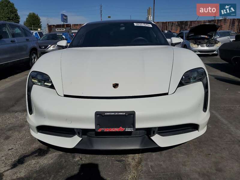 Седан Porsche Taycan 2020 в Киеве