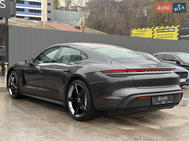 Седан Porsche Taycan 2020 в Києві