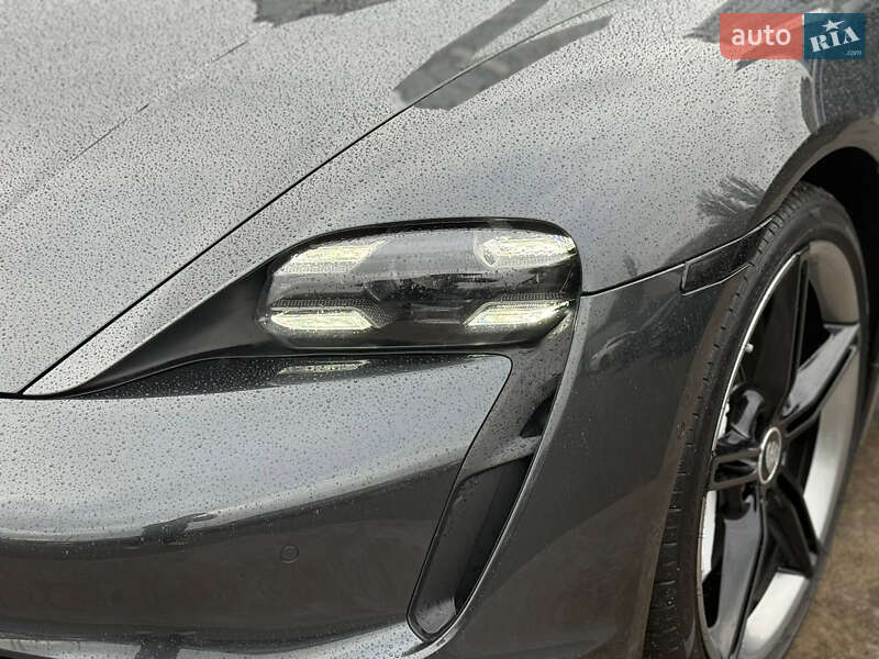 Седан Porsche Taycan 2020 в Києві