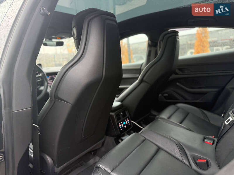 Седан Porsche Taycan 2020 в Києві