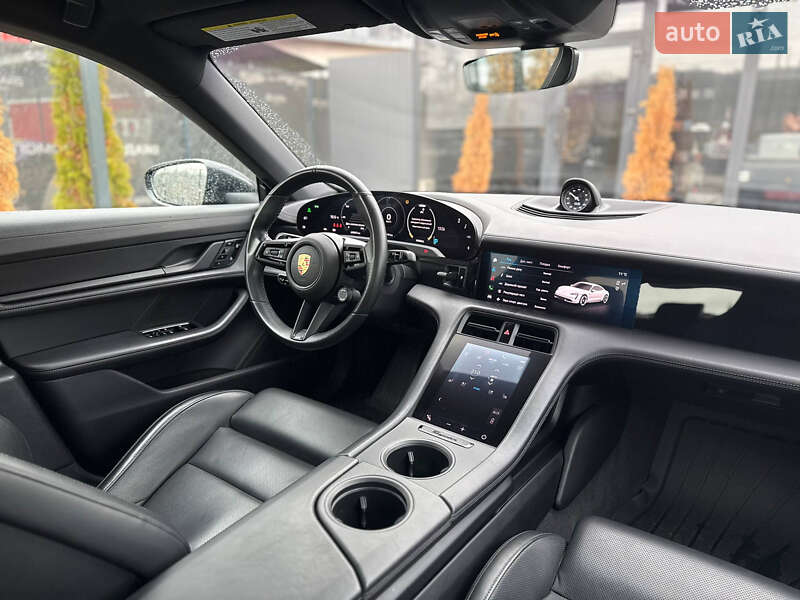Седан Porsche Taycan 2020 в Києві