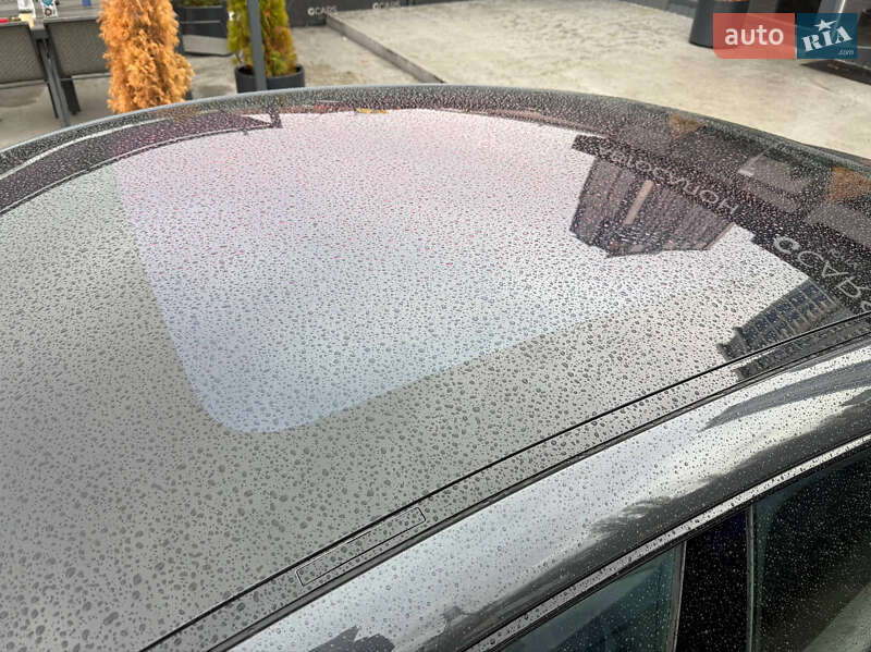 Седан Porsche Taycan 2020 в Києві