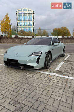 Седан Porsche Taycan 2024 в Днепре