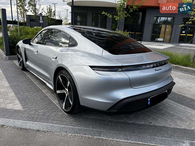 Седан Porsche Taycan 2022 в Киеве