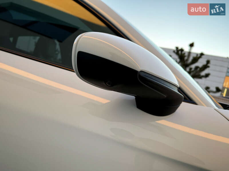 Седан Porsche Taycan 2020 в Луцьку