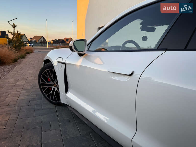 Седан Porsche Taycan 2020 в Луцьку
