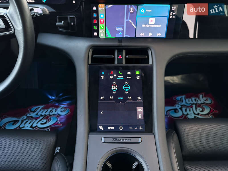 Седан Porsche Taycan 2020 в Луцьку