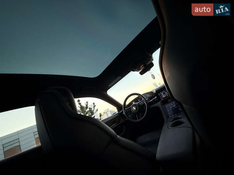 Седан Porsche Taycan 2020 в Луцьку