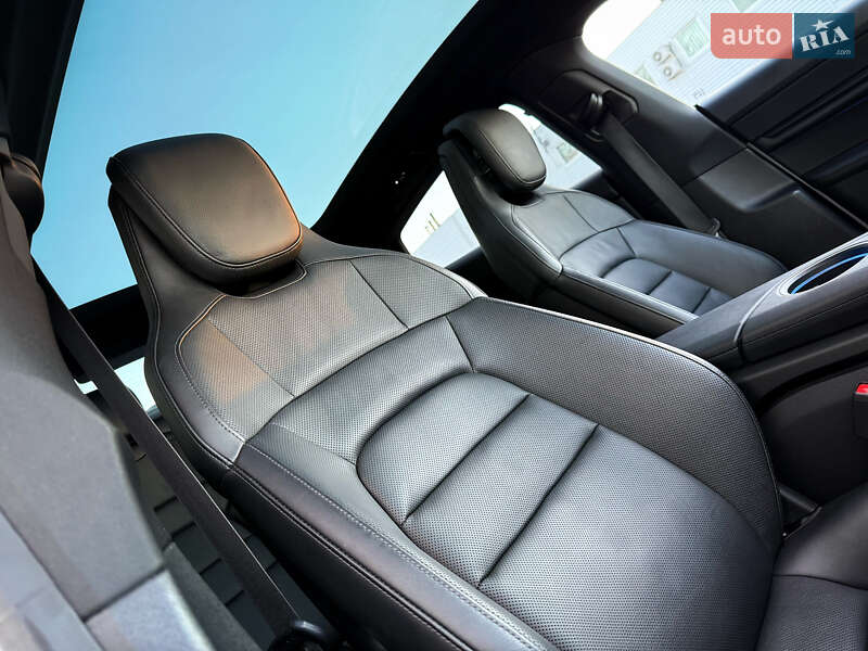 Седан Porsche Taycan 2020 в Луцьку