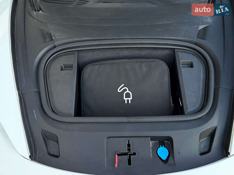 Седан Porsche Taycan 2020 в Луцьку