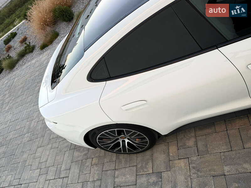 Седан Porsche Taycan 2020 в Луцьку
