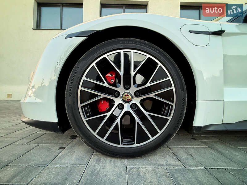 Седан Porsche Taycan 2020 в Луцьку